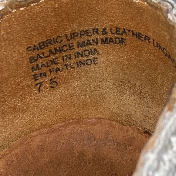 SEYCHELLES White/Silver Varsity Letter Crochet Slip-on Sneakers-7.5 - Picture 9 of 10